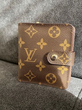 Louis Vuitton Monogram Compact Zipped Wallet